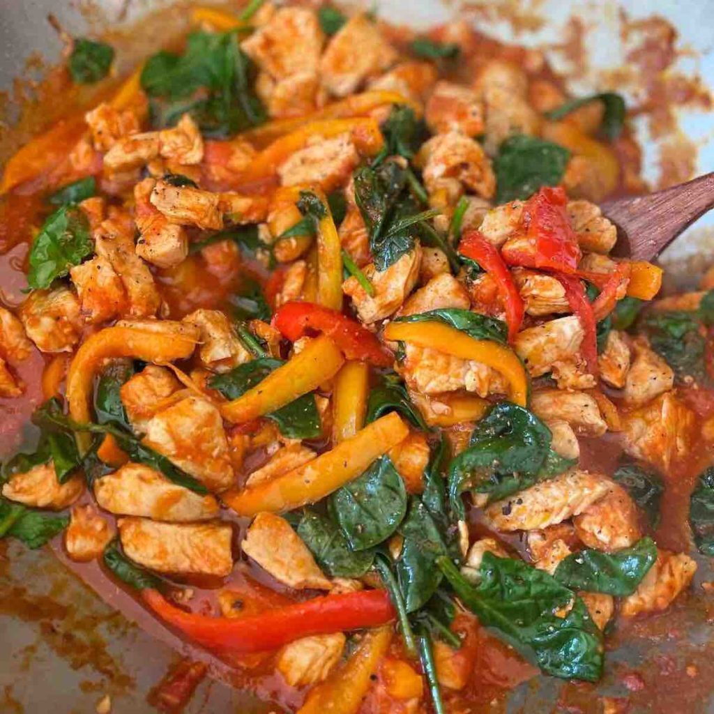 creamy spinach and peppers chicken