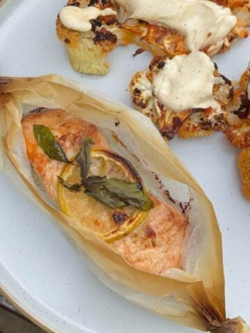 Easy salmon en papillote with lemon slices in parchment paper.