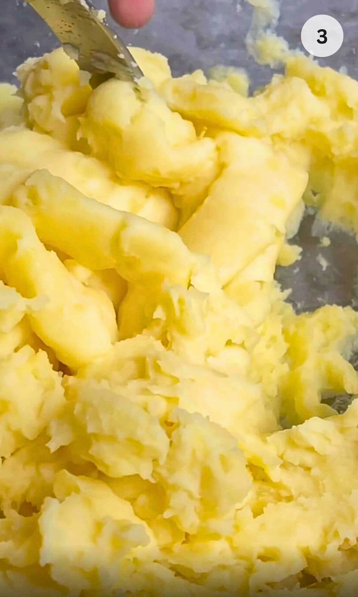 Mashed potatoes in a bowl. 
