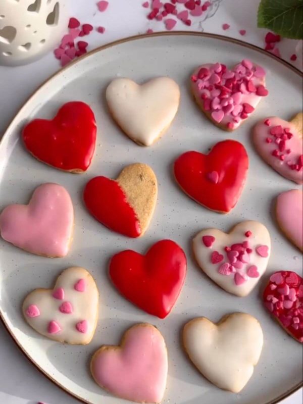 Valentine’s Day Iced Shortbread Cookies