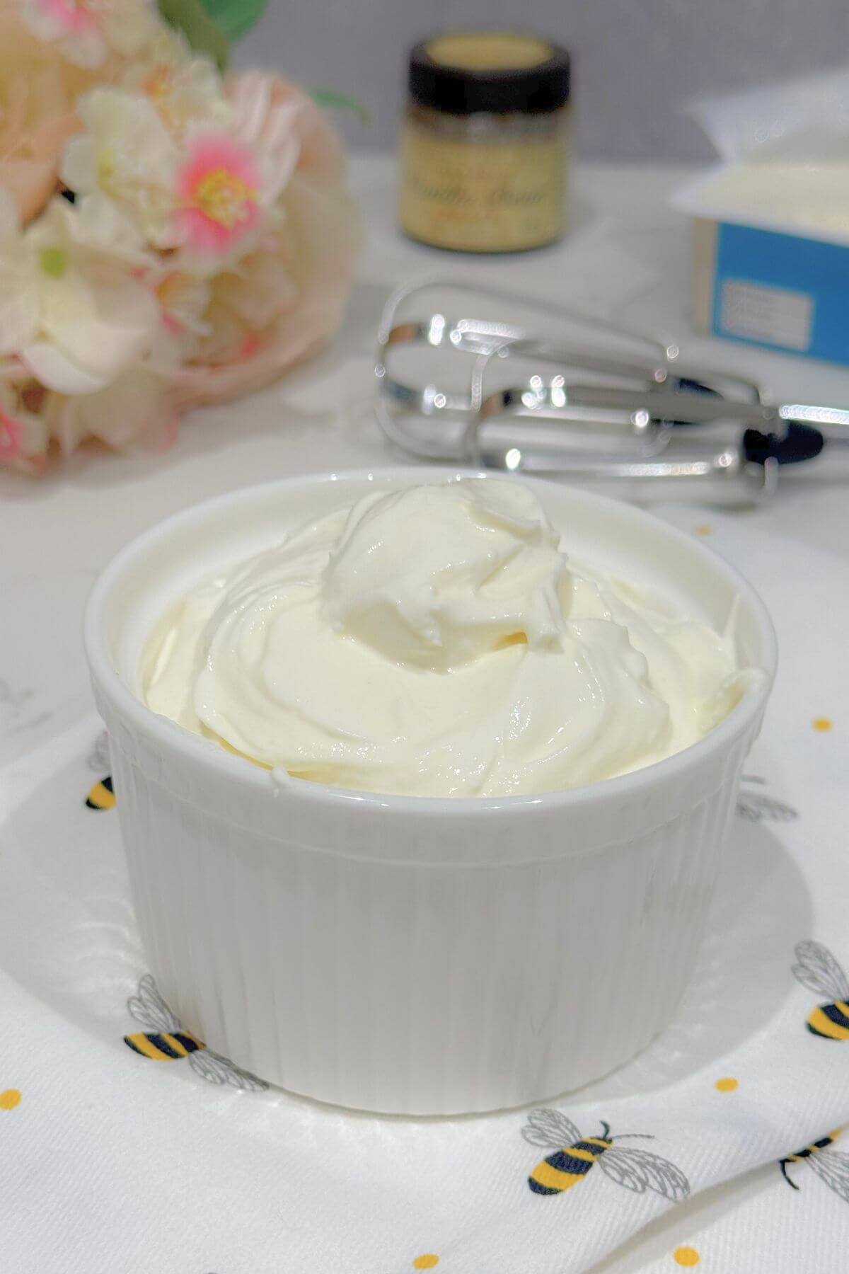 Thick, fluffy and healthy cream cheese frosting with Greek yogurt.