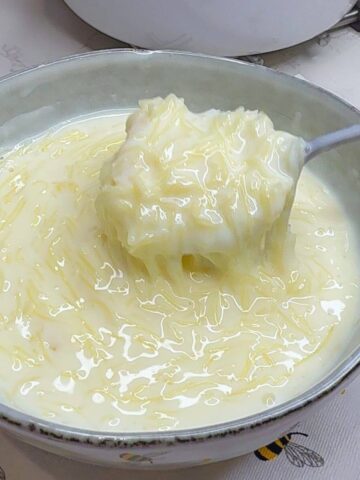 Warm Romanian Fidea cu Lapte, or sweet milk vermicelli, served in a bowl.